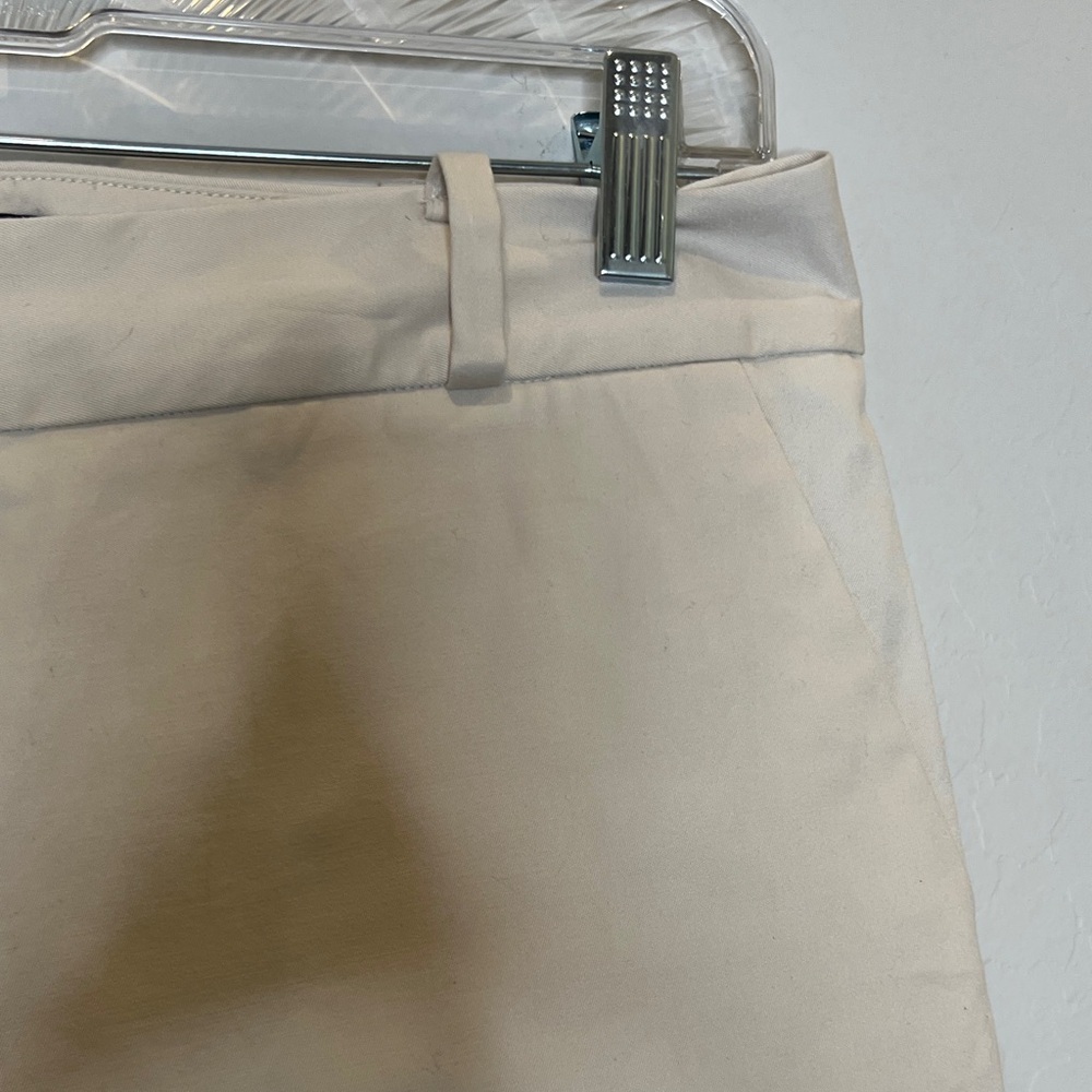 Talbots Women's Cream Bermuda Shorts size 4 - Picture 4 of 10